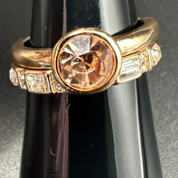 Elegant Artistic Inlaid Crystal Gold Plated Ring with Textured Bands - Picture 7 of 11